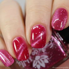 Emily de Molly: "Porcelain Petal" (Magnetic) *OVERSTOCK*