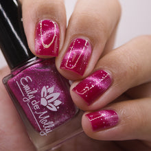 Emily de Molly: "Porcelain Petal" (Magnetic) *OVERSTOCK*