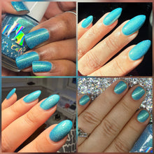 "Blue Hour Bloom" has a blue base with green shimmer plus reflective glitter.

Purrfectly smooth TC recommended for smooth look. Can be worn with no top coat for textured look.


15ml Bottle