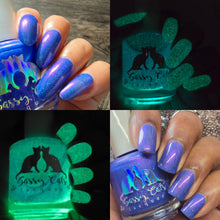 "Interverse" has a vivid blue base with glowy pink to purple shimmer, linear holo plus glow in the dark effect.

15ml Bottle