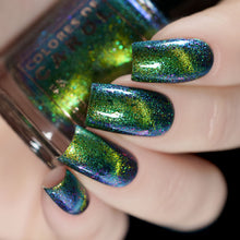 Colores de Carol begins a new series inspired by 'The Jetsons!' The first polish in the series is inspired by Elroy!

"Galactic Boy" is a multichrome (green/blue/purple/aqua) with multichrome shimmer, shifting micro flakes and multidimensional magnetic effect.

15ml

100 Cap
