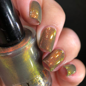 ELBE Nail Polish continues their 'DC Heroes' series with a polish inspired by Batman!

"Dark Knight" is a gray crelly with orange-red shimmer.