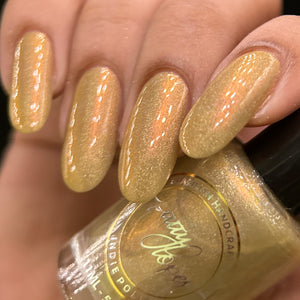 Indie Polish by Patty Lopes continues their 'Amazônia (Rainforest)' series!

"Big Cat" has a beige base scattered holo with copper shimmer.