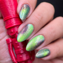 Indie Polish by Patty Lopes brings us a polish and magnet set for the holidays!

"Dear Nutcracker" has a green multichrome magnetic with pink aurora shimmer and pink/purple iridescent flakies.

Magnet: Red Magnet 3D print support with cilindrical magnet.&nbsp;
Dimensions: 10x10mm