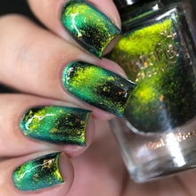 Whatcha Indie Polish has created a polish for the holidays inspired by the Christmas dinner table!

"Christmas Dinner" is a green magnetic polish with orange flakes.