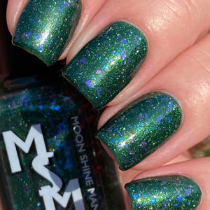 Moon Shine Mani continues their 'Romantasy' series!

"Daughter of Smoke and Bone" is a shimmering jade sparkling with holo flakies and iridescent flakes shifting purple/pink/blue.