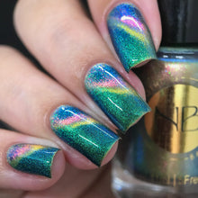 "Ground Beetle" is a magnetic polish with green/pink/golden turquoise/purple aurora shimmer.

11ml Bottle
