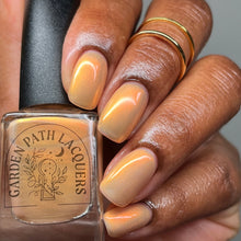 "Something Bigger Than Your Fear" has a shimmer-packed formula and is a tribute to the juicy (but somehow sinister) peaches from the book’s front cover: A peachy crelly filled to the brim with two types of orange-shifting Aurora shimmer.

12ml Bottle