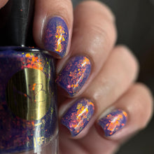 "Aye, Aye Captain!" is a topper with a purple jelly base with pink/orange iridescent flakie.

11ml Bottle