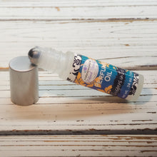 Handmade Natural Beauty presents “Whispers in the Fog” Roll-On Perfume Oil. Step into the mystery of moonlit nights and ghostly gardens with this hauntingly elegant fragrance. A bewitching blend of hyacinth and heather weaves through earthy green notes, creating an aura that is floral, fresh, and intriguingly dark.