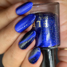"The Pumpkin King" is a blue magnetic with holographic silver glitter.

11ml Bottle