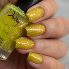 "Legendary Magic Knight" has a yellow base with silver reflective glitters and iridescent flakies.

10ml Bottle