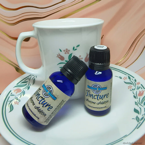 Victorian Varnish brings their acetone additive duo to HHC this month!

2 Scents: A duo that pairs well together!

Lemon Curd:
Zesty meyer lemon, key lime, lemongrass, Argentine lemon, wild rose, heliotrope blossom, vanilla bean, sugar crystals and amber. A perfect balance of sweet and tart.

Blackberry Scones:
Notes of freshly picked blackberries are complemented by hints of boysenberries & raspberries and nuances of buttery, warm crust. This scent is definitely more fruity than bakery, so the sweetnes