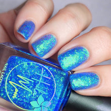 "One Love" has a Carribean blue base color with iridescent flakes that shift between blue, green and aqua. Holographic sparks that catch light like that’s reminiscent of the sun playing off the ocean.

15ml Bottle