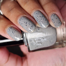 "I Am The Flamingo Queen" is a light grey crelly with white and black hex glitters of various sizes.

12ml Bottle