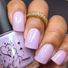 "Lavender Ocean Song Rose" has a lavender holo cream base with a sprinkle of blue/purple aurora shimmer.

15ml Bottle