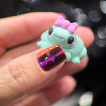 Nothing Basic brings us a little frog magnet that creates a grid-like effect on the nail!