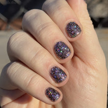 "Infinity" has a sheer black jelly base with Lavender Holo Flakies, Rose Gold Flakies, Holo flakies, Black micro flakes, and a spectrum of micro holo glitters.
Note: Some swatches shown over various base colors.

17ml Bottle