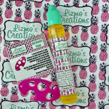A 30ml refill squeeze bottle of cuticle oil scented with Dragonfruit Voltage &amp; a Refill tool to open multiple types of cuticle oil bottles and pens.

Scent - A vibrant splash of juicy dragonfruit and sweet berries, a bold electric energy.
Instructions are included