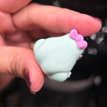 Nothing Basic: Magnet "Frog Magnet" *OVERSTOCK*