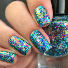 "Iris" has a jelly base with colored iridescent flakes and ultrachrome flakes and blue matte glitter and gold holo glitter.

10ml Bottle