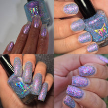 "Let's Doodle" has a dusty blue jelly base with violet/orange large particle aurora shimmer, blue reflective glitter, and iridescent blue/violet flakes.

15ml Bottle