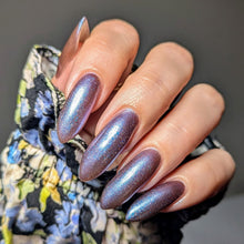"People Don't Change" is a dreamy shimmer that blends soft lilac, icy blue and silver.

15ml Bottle