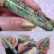 "The Shire" 6mL Cuticle Oil has scent notes of: Cool Ozone, Citrus Zest, Glacial Waters, Wild Lavender, Pine Needles, Green Leaves, Soft Musk, and Sun-Bleached Wood. Oil is in a 6mL click pen container with a TWIST off cap.