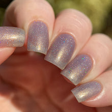 Pepper Polish continues their 'Pop Divas' series with a polish inspired by the dress Lady Gaga wore to receive the Golden Globe for best film music in 2019. The name of this nail polish is an excerpt from the song “Born This Way”.  "Just be a Queen" has a lavender base (the diva's favorite color), pigment and very fine holographic glitter and gold shimmer. It is a delicate and sophisticated nail polish.  10ml Bottle