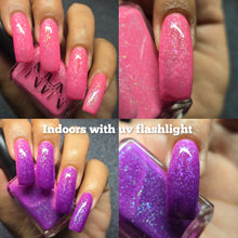 "Daylight Diva" is a bright pink when in shade to a deep purple when in the sun or uv light with green/gold irrirdecent flakes and a sprinkle of holo.

15ml Bottle