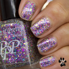 "Refraction of Love" has a clear base with assorted ucc flakes, irridescent flakes and reflective glitter.

15ml Bottle