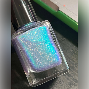 "Warm Love" has an indigo base with teal/blue/green shifting shimmer and holo flakes.

12ml Bottle

200 Cap