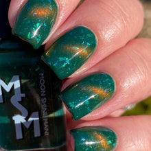 "Drogon" which is a deep teal filled with purple to violet iridescent flakes and a fiery red/copper/gold magnetic glow.

15ml Bottle