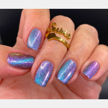 "Lucy &amp; Ethel BFF" is a multichrome that shifts through green purple &amp; yellow, in various lighting. Highlighted with a blue to purple magnetic pull &amp; holographic pigment.

15ml Bottle
